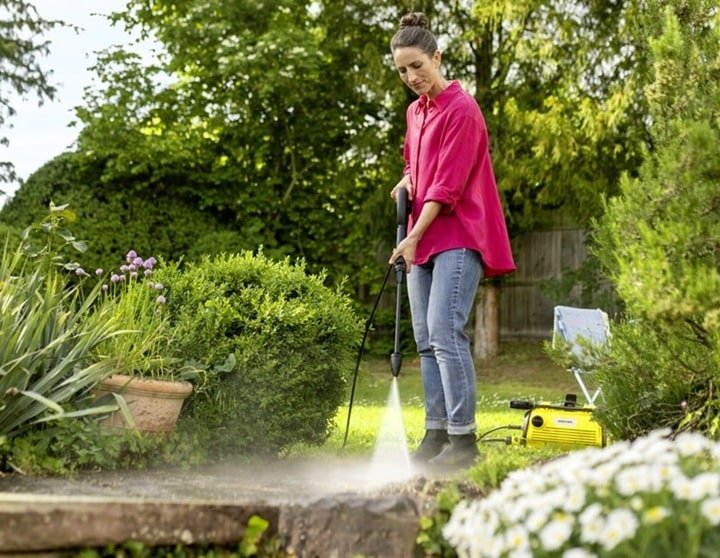 Máy phun xịt rửa Karcher K 3 Horizontal Plus*EU hoạt động với công suất mạnh Máy phun xịt rửa Karcher K 3 Horizontal Plus*EU hoạt động với công suất mạnh