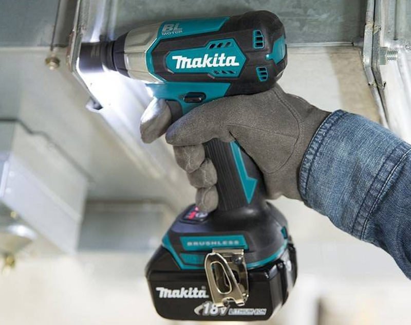 Máy siết bu lông dùng pin Makita DTW284Z Máy siết bu lông dùng pin Makita DTW284Z