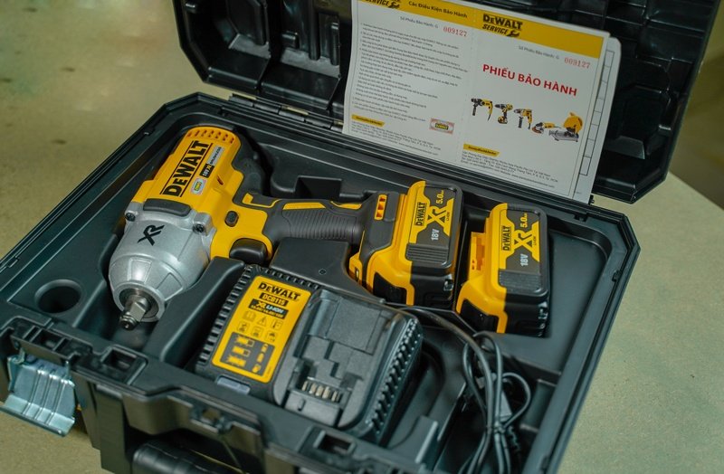 Dewalt DCF899HP2-KR đi kèm nhiều phụ kiện Dewalt DCF899HP2-KR đi kèm nhiều phụ kiện