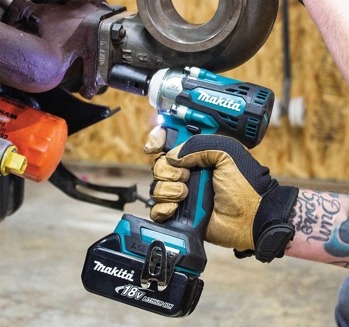 Máy vận hành mạnh mẽ được sử dụng phổ biến trong lắp ráp, sửa chữa máy móc
