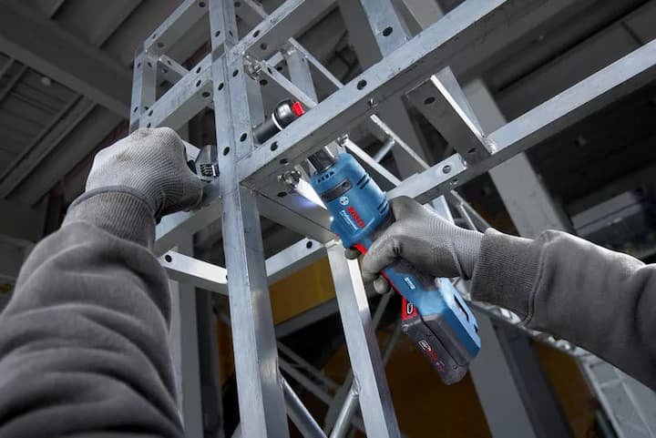 Bosch GRC 18V-60 còn tích hợp bảng điều khiển 3 chế độ HMI