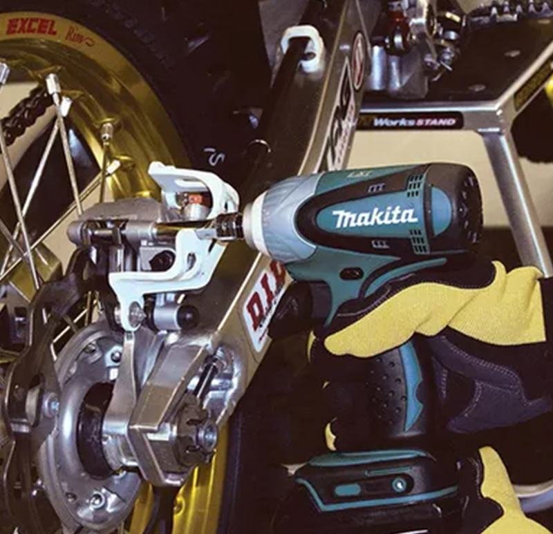 Máy vặn bu lông dùng pin Makita DTW251RME Máy vặn bu lông dùng pin Makita DTW251RME