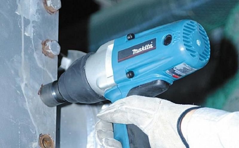 Máy vặn ốc bu lông Makita TW0200
