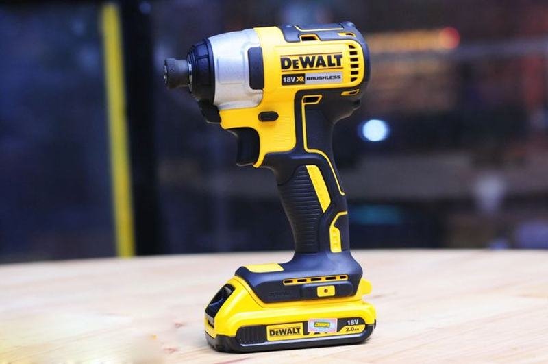 Máy vặn vít Dewalt DCF787D2 18V