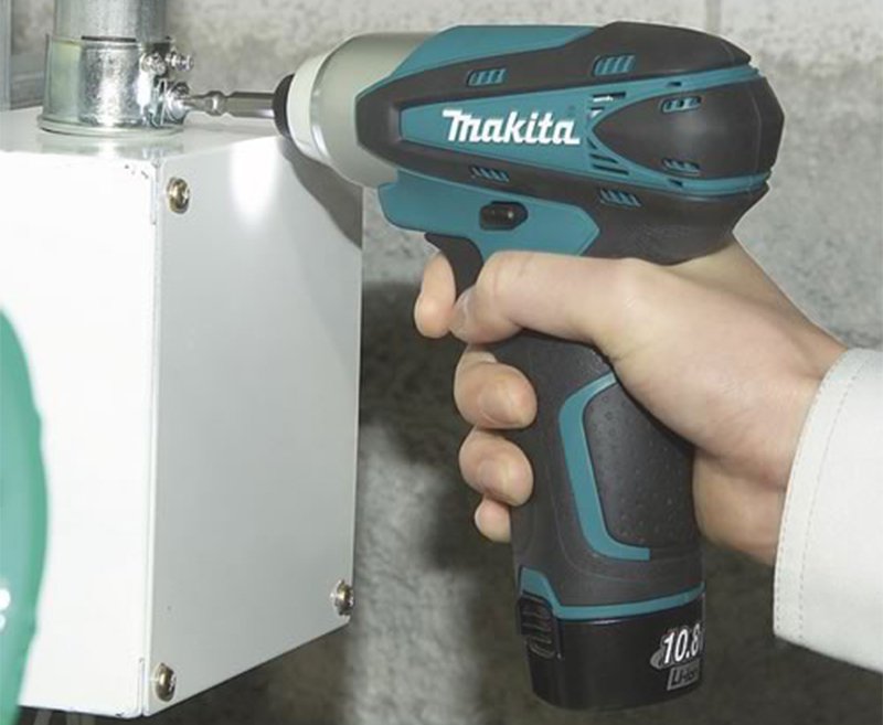 Máy vặn vít dùng pin Makita TD090DWE