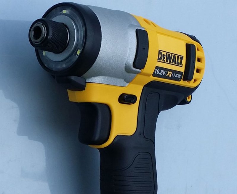 máy vắt vít DCF815N-KR máy vắt vít DCF815N-KR