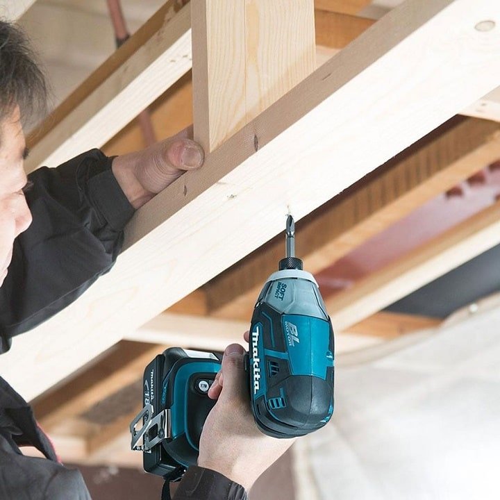 Máy vặn vít dùng pin Makita DTS141RME làm việc ổn định Máy vặn vít dùng pin Makita DTS141RME làm việc ổn định