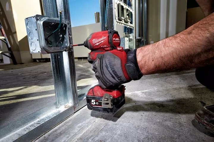 Khả năng hoạt động mạnh mẽ, lực xoắn cao Khả năng hoạt động mạnh mẽ, lực xoắn cao