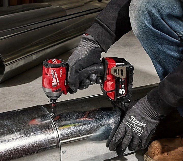 Sử dụng pin Lithum - Ion mang đến khả năng làm việc liên tục trong nhiều giờ