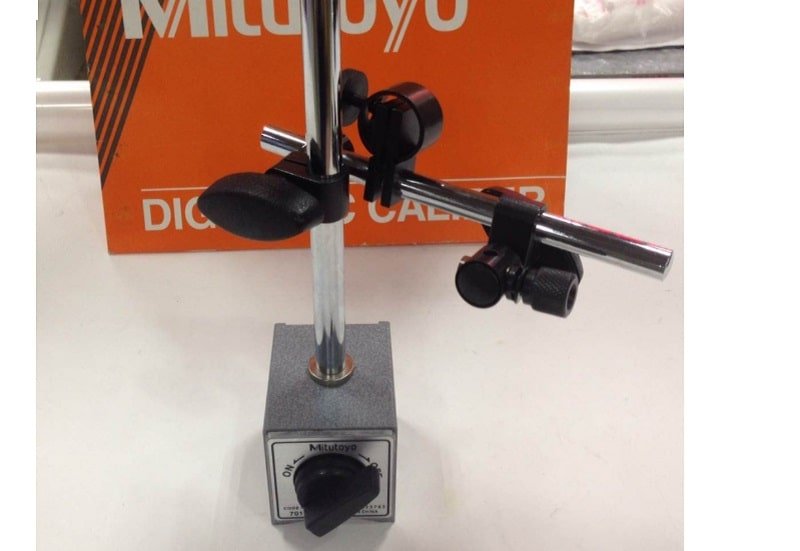 Đế từ Mitutoyo 7011S-10 được dùng để làm đế cho cả đồng hồ so và đồng hồ đo độ lệch ( trục ø6 hoặc ø8 ) Đế từ Mitutoyo 7011S-10 được dùng để làm đế cho cả đồng hồ so và đồng hồ đo độ lệch ( trục ø6 hoặc ø8 )