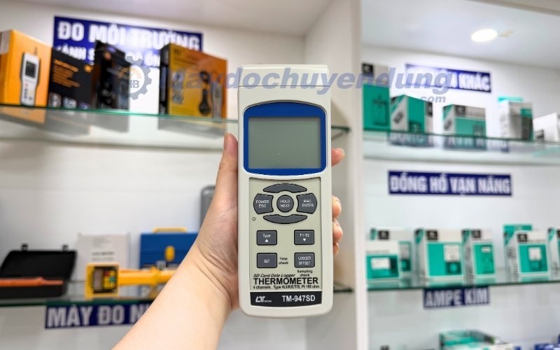 Nhiệt kế 4 kênh Lutron TM-947SD thiết kế dạng cầm tay nhỏ gọn
