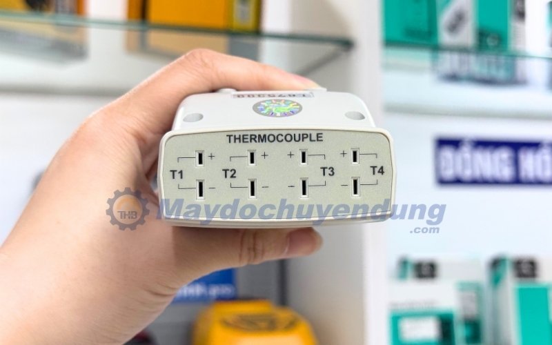 Nhiệt kế 4 kênh Lutron TM-947SD thiết kế với 4 kênh đo độc lập (T1, T2, T3, T4)