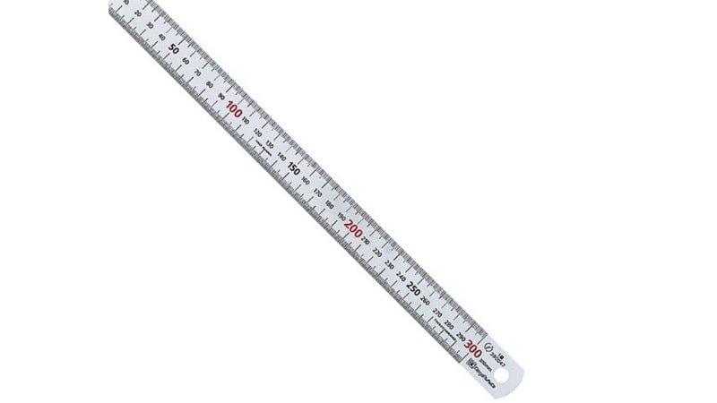 Thước lá inox mạ nhũ bạc 30cm Niigata SV-300 được sản xuất từ inox mạ nhũ bạc trên dây chuyền công nghệ hiện đại của hãng Niigata Seiki Thước lá inox mạ nhũ bạc 30cm Niigata SV-300 được sản xuất từ inox mạ nhũ bạc trên dây chuyền công nghệ hiện đại của hãng Niigata Seiki