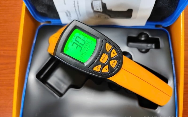 Súng đo nhiệt độ Smartsensor AR852B+ được tích hợp nhiều tính năng thông minh 