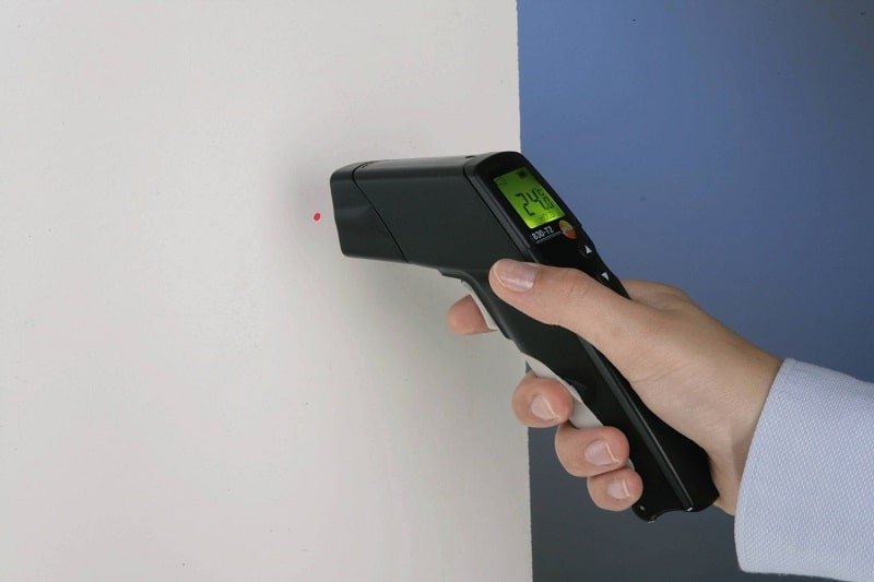 Nhiệt kế hồng ngoại testo 830-T2 với laser 12: 1 và điểm đánh dấu quang học phù hợp cho các phép đo nhiệt độ bề mặt không tiếp xúc trong thương mại và công nghiệp. Nhiệt kế hồng ngoại testo 830-T2 với laser 12: 1 và điểm đánh dấu quang học phù hợp cho các phép đo nhiệt độ bề mặt không tiếp xúc trong thương mại và công nghiệp.